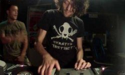 Rancore e Dj Myke ci danno una lezione di Remix con L' Albatro